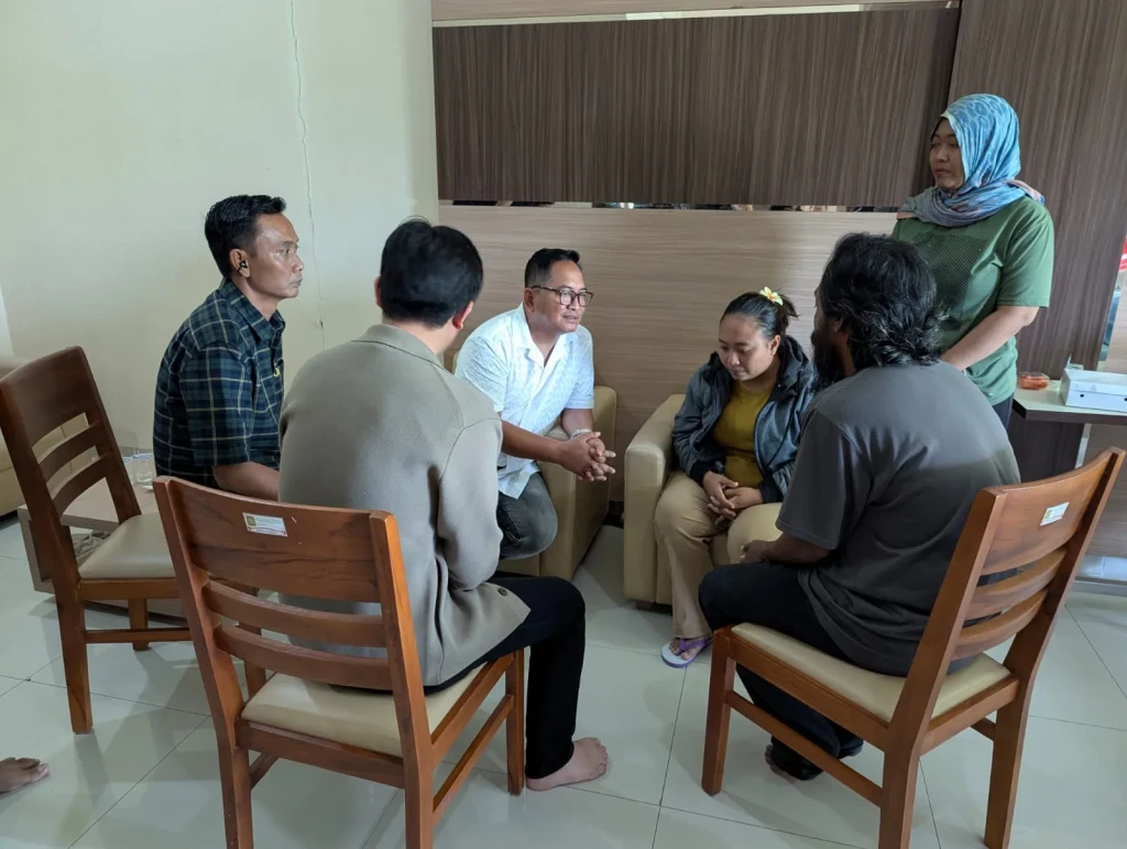 Pengusaha Muhammad Suryo Tanggung Biaya Medis dan Serahkan Beasiswa hingga Perguruan Tinggi kepada Korban Kecelakaan