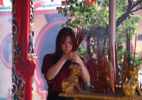 Ribuan Jemaat Lakukan Ibadah Imlek di Klenteng Boen Tek Bio Tangerang