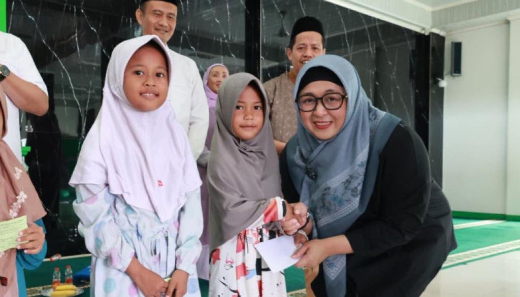 Wabup Tangerang Serahkan Santunan untuk 115 Anak Yatim di Pagedangan