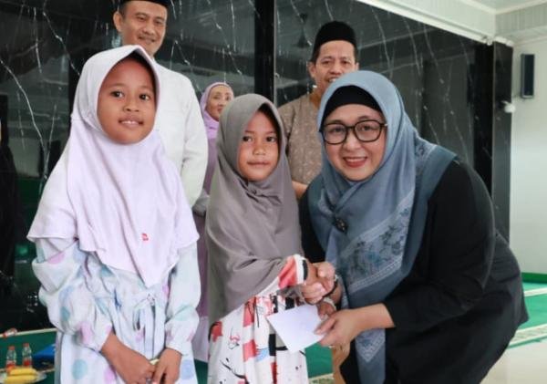 Wabup Tangerang Serahkan Santunan untuk 115 Anak Yatim di Pagedangan