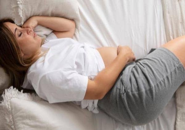 Strategi Posisi Tidur Efektif untuk Ibu Hamil yang Alami Asam Lambung