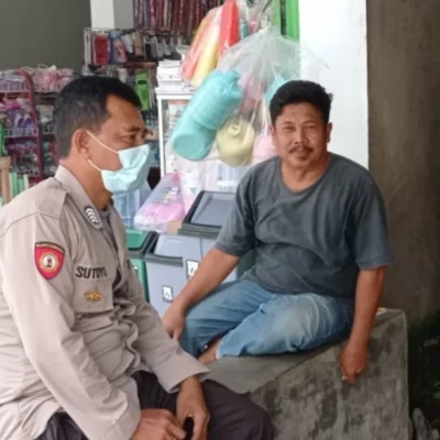 Bhabinkamtibmas Polsek Kasemen Patroli Siang, Jalin Kemitraan dengan Warga
