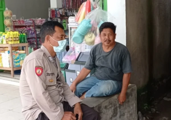 Bhabinkamtibmas Polsek Kasemen Patroli Siang, Jalin Kemitraan dengan Warga