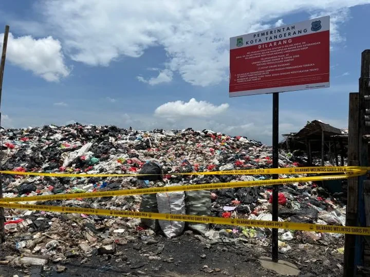 Pemkot Tangerang dan Polres Metro Tutup Empat TPS Ilegal di Neglasari