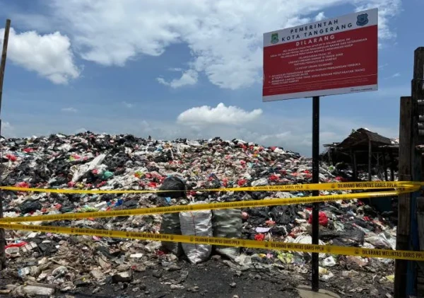 Pemkot Tangerang dan Polres Metro Tutup Empat TPS Ilegal di Neglasari