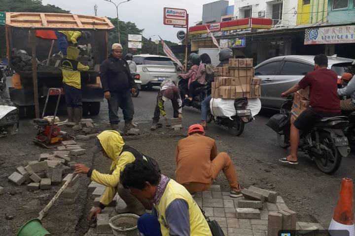 Pemkot Tangerang Perbaiki Jalan Rusak di Puri Beta Larangan