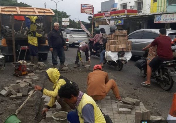 Pemkot Tangerang Perbaiki Jalan Rusak di Puri Beta Larangan