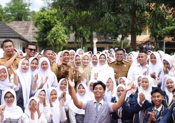 Program Sekolah Gratis Gubernur Banten Andra Soni Tuai Apresiasi Orang Tua dan Siswa