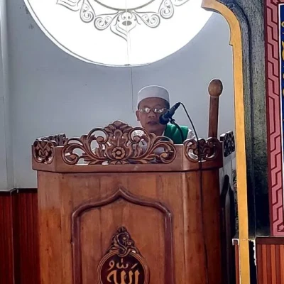 Warga Binaan dan Petugas Lapas Pemuda Madiun Khusyuk Ikuti Sholat Jumat