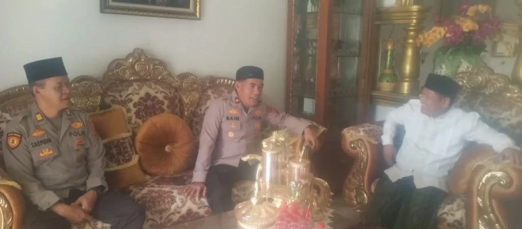 Kapolsek Kramatwatu Sambangi Warga, Jalin Silaturahmi dan Jaga Kamtibmas
