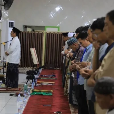 Masjid Agung Al-Ittihad Tangerang Gelar Tarawih One Day One Juz, Jemaah Antusias