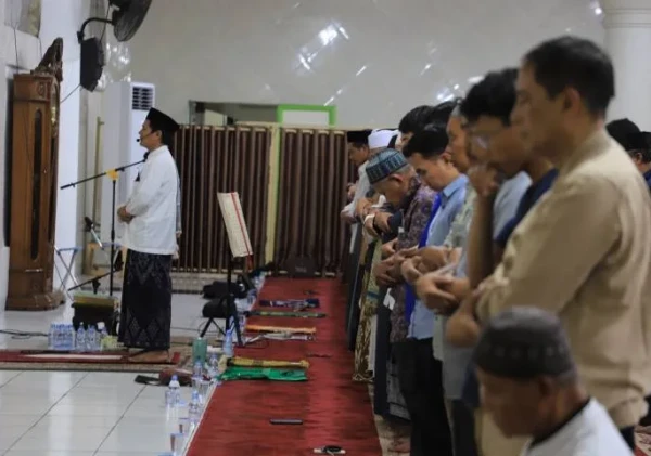 Masjid Agung Al-Ittihad Tangerang Gelar Tarawih One Day One Juz, Jemaah Antusias