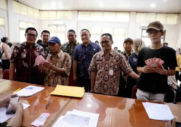 Wakil Wali Kota Tangerang Tinjau Penyaluran BSU untuk 2.924 Warga