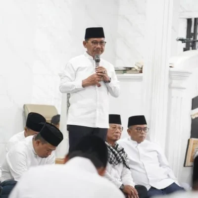 Wali Kota Tangerang Sachrudin Serahkan Bantuan Masjid Saat Safari Ramadan Bersama Gubernur Banten