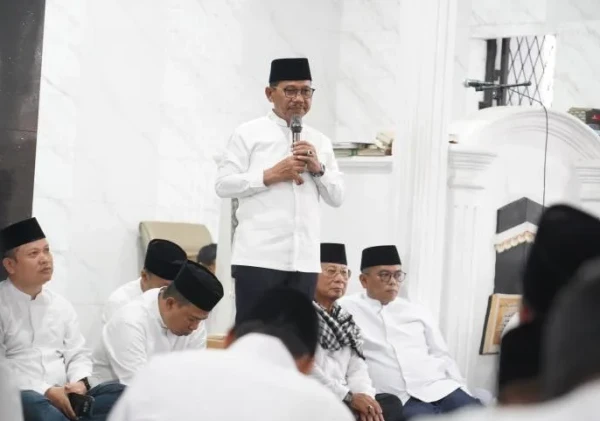 Wali Kota Tangerang Sachrudin Serahkan Bantuan Masjid Saat Safari Ramadan Bersama Gubernur Banten