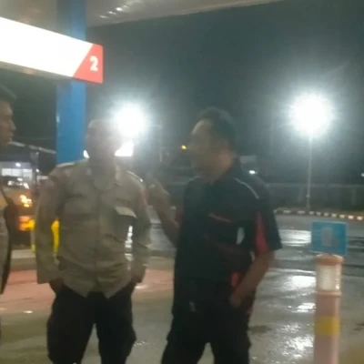 Polsek Baros Beri Himbauan Kamtibmas di SPBU Kp. Sawah