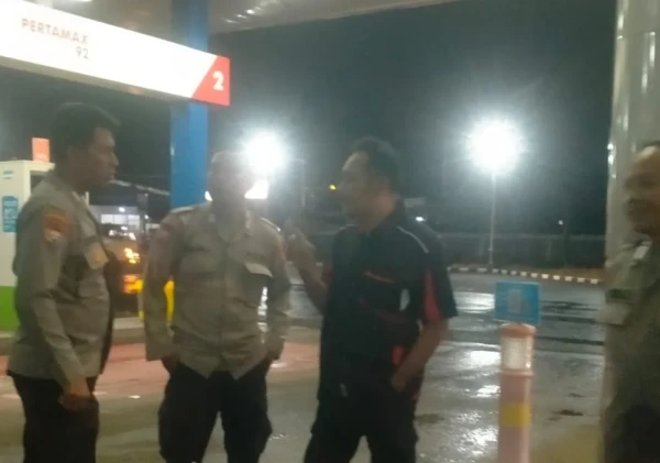 Polsek Baros Beri Himbauan Kamtibmas di SPBU Kp. Sawah
