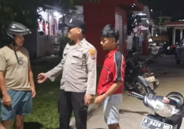 Patroli KRYD Polsek Pabuaran Polresta Serkot Sambangi SPBU