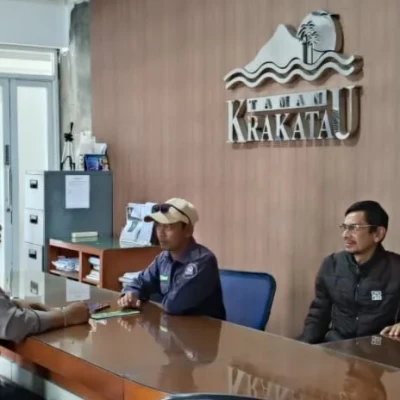 Anggota Polsek Kramatwatu Patroli ke Perumahan, Sampaikan Pesan Kamtibmas