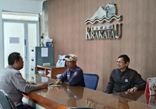 Anggota Polsek Kramatwatu Patroli ke Perumahan, Sampaikan Pesan Kamtibmas