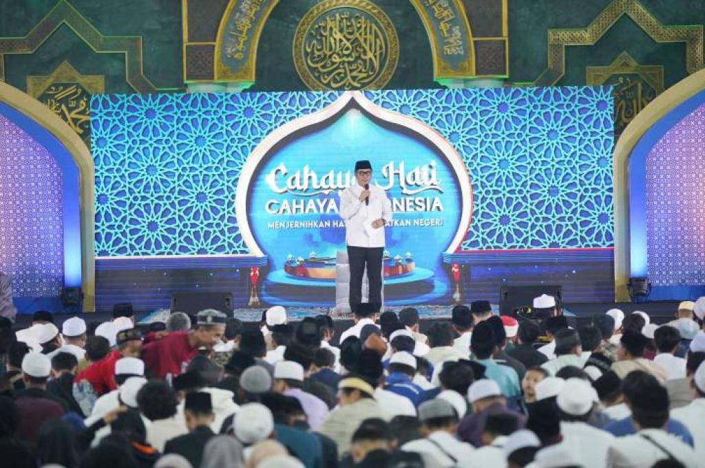 Ribuan Jemaah Padati Masjid Raya Al-A'zhom untuk Kegiatan Cahaya Hati