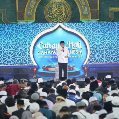 Ribuan Jemaah Padati Masjid Raya Al-A'zhom untuk Kegiatan Cahaya Hati