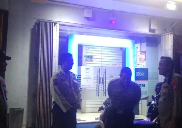 Anggota Polsek Cipocok Jaya Polresta Serkot Lakukan Patroli Dialogis Di Perbankan
