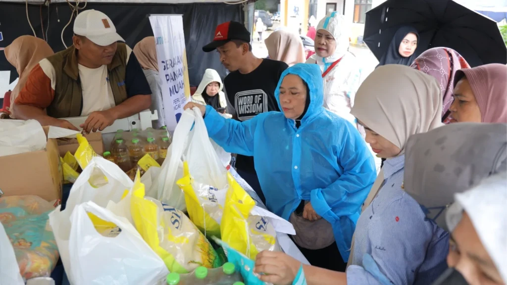 Bazar Ramadan Pemkot Tangsel Diserbu Warga, Sembako Murah Laris Manis