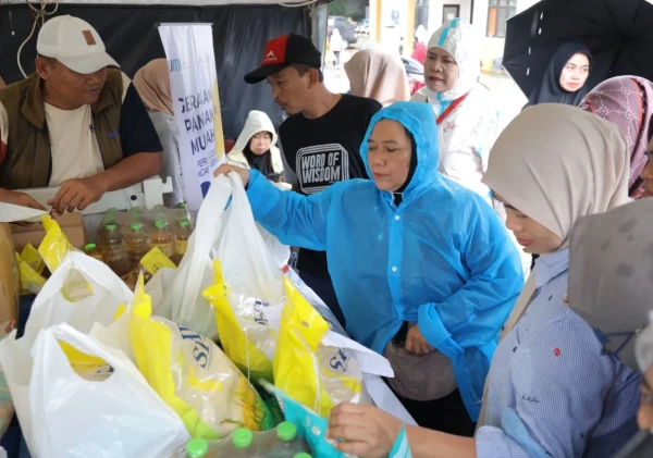 Bazar Ramadan Pemkot Tangsel Diserbu Warga, Sembako Murah Laris Manis