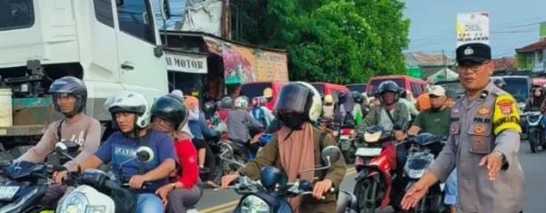 Polsek Cikande Intensifkan Strong Point di Titik Rawan Kemacetan Selama Ramadan
