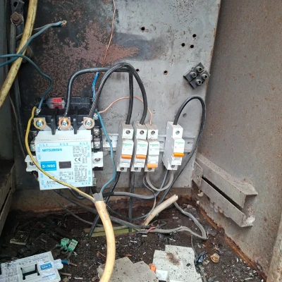 Dinas Perhubungan Kota Serang Ganti Kontaktor PJU di Panel Dishub Kabupaten