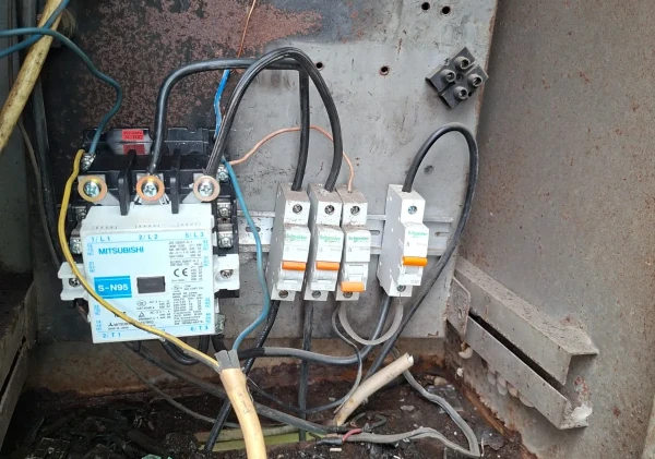 Dinas Perhubungan Kota Serang Ganti Kontaktor PJU di Panel Dishub Kabupaten