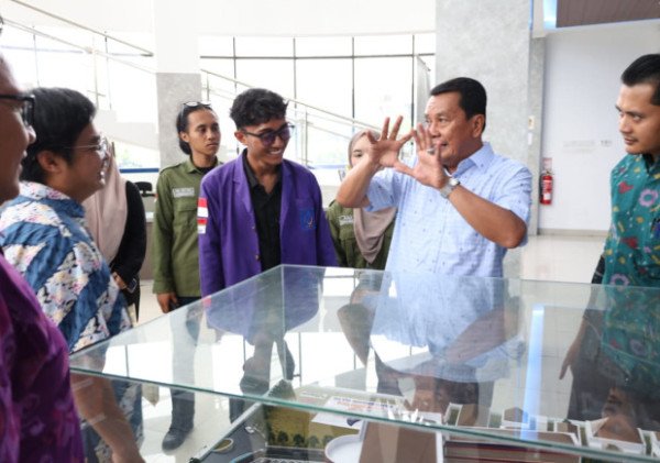 Bupati Tangeraj Ajak Mahasiswa Jadi Pencipta Teknologi, Bukan Pengguna