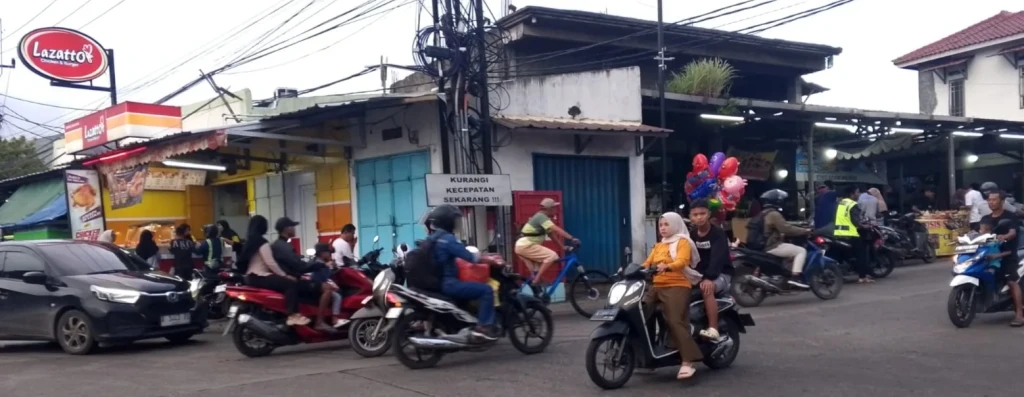 Polsek Ciwandan Atur Lalu Lintas Jelang Buka Puasa di Cilegon