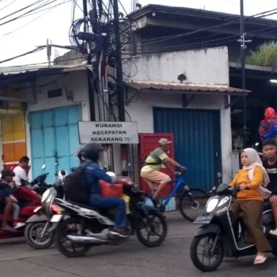 Polsek Ciwandan Atur Lalu Lintas Jelang Buka Puasa di Cilegon