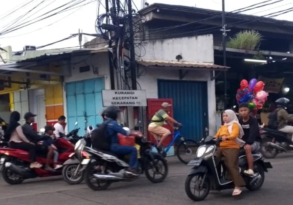Polsek Ciwandan Atur Lalu Lintas Jelang Buka Puasa di Cilegon