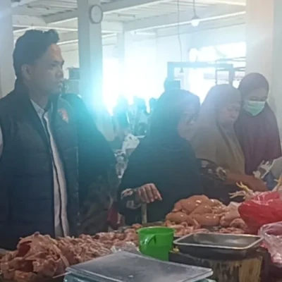 Polres dan Disperindag Cilegon Pantau Harga Bapokting di Pasar Blok F