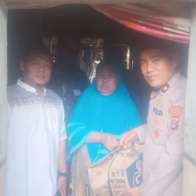 Kapolsek Kramatwatu Polresta Serkot Bersilaturahmi dan Beri Santunan Warga Terdampak Musibah
