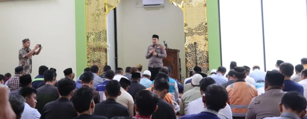 Wakapolres Cilegon Gelar Jumat Keliling di Pelabuhan, Ajak Masyarakat Jaga Kamtibmas