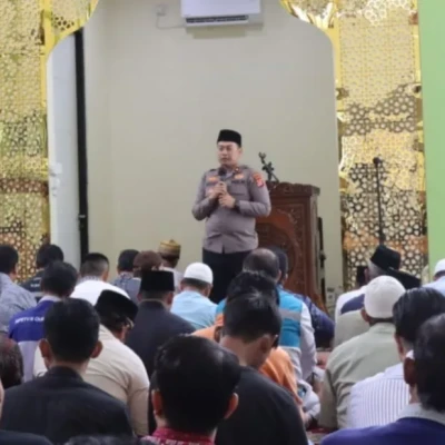 Wakapolres Cilegon Gelar Jumat Keliling di Pelabuhan, Ajak Masyarakat Jaga Kamtibmas