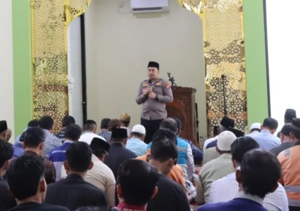 Wakapolres Cilegon Gelar Jumat Keliling di Pelabuhan, Ajak Masyarakat Jaga Kamtibmas