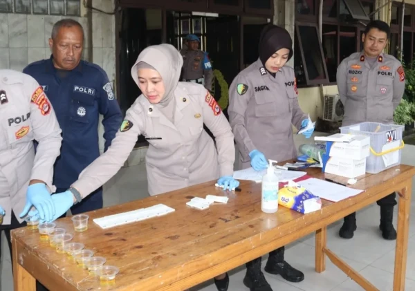 Polres Cilegon Gelar Tes Urine Mendadak, Seluruh Personel Dinyatakan Negatif Narkoba