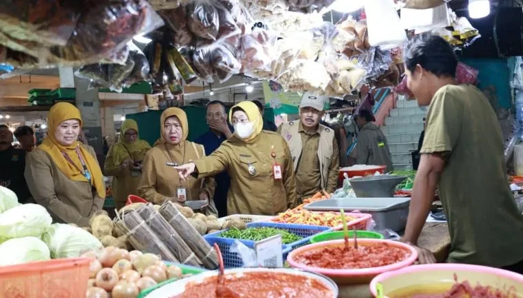 Wakil Bupati Tangerang Pantau Harga dan Stok Komoditas di Pasar Kelapa Dua Jelang Idul Fitri
