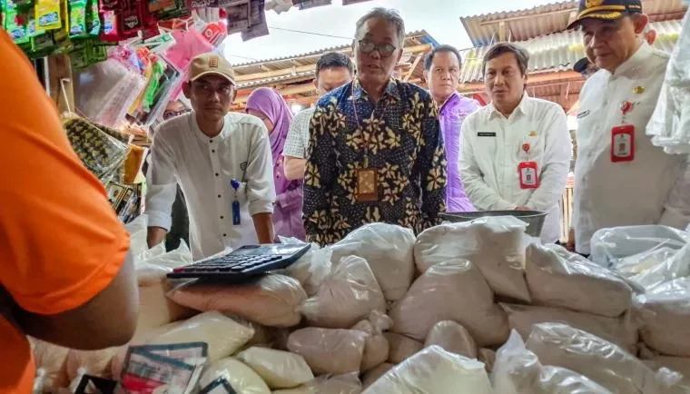 Sekda Tangerang dan Bapanas Pantau Harga Kebutuhan Pokok di Pasar Kronjo