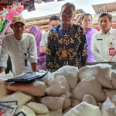 Sekda Tangerang dan Bapanas Pantau Harga Kebutuhan Pokok di Pasar Kronjo