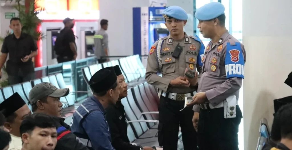 Polda Banten dan Polres Cilegon Sosialisasikan QR Barcode Pengaduan di Pelabuhan Merak