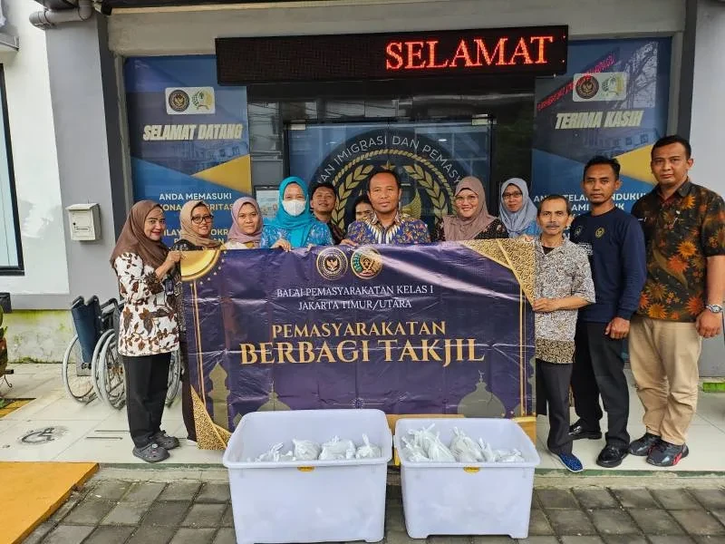 Bapas Jakarta Timur-Utara Bagikan Takjil Gratis di Cipinang