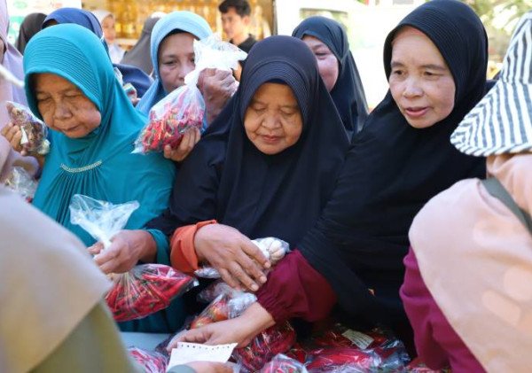 Hari Pertama Gampang Sembako Ramadan Diserbu Warga Kota Tangerang