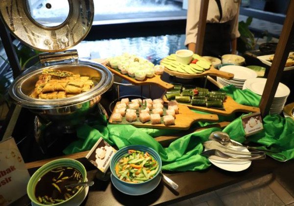 Golden Tulip Essential Tangerang Sajikan 60 Menu Nusantara dalam Iftar Kampung Ramadan