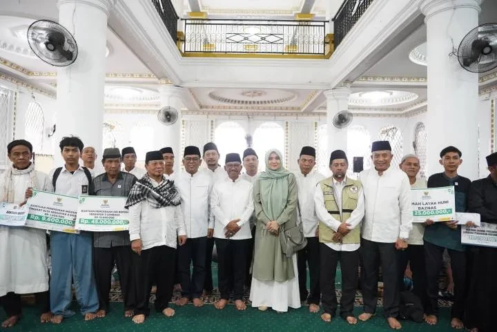 Wali Kota Sachrudin dan Gubernur Banten Salurkan Bantuan Saat Safari Ramadan